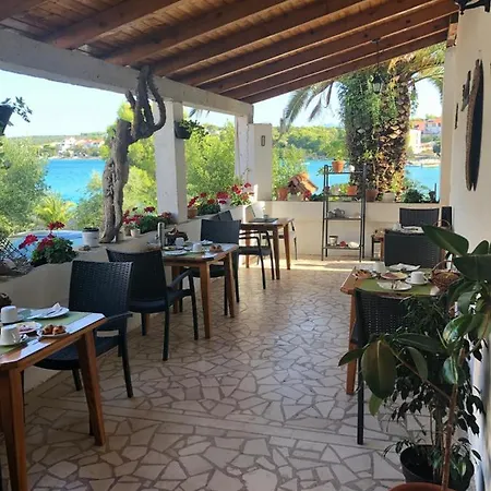 Tamara 3* 로비스테