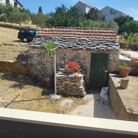 Tamara 3*